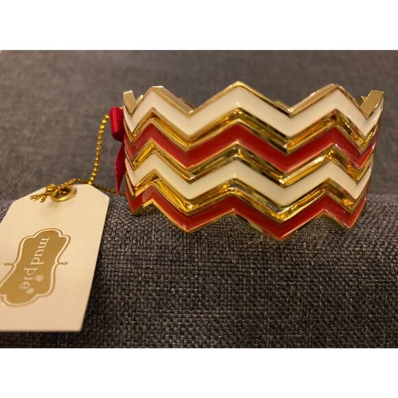 Mud Pie Red and White Enamel Bracelet Chevron - Picture 1 of 2